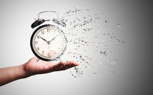 Photo of clock with right hand side dissolving - Freepik / Diloka Studio